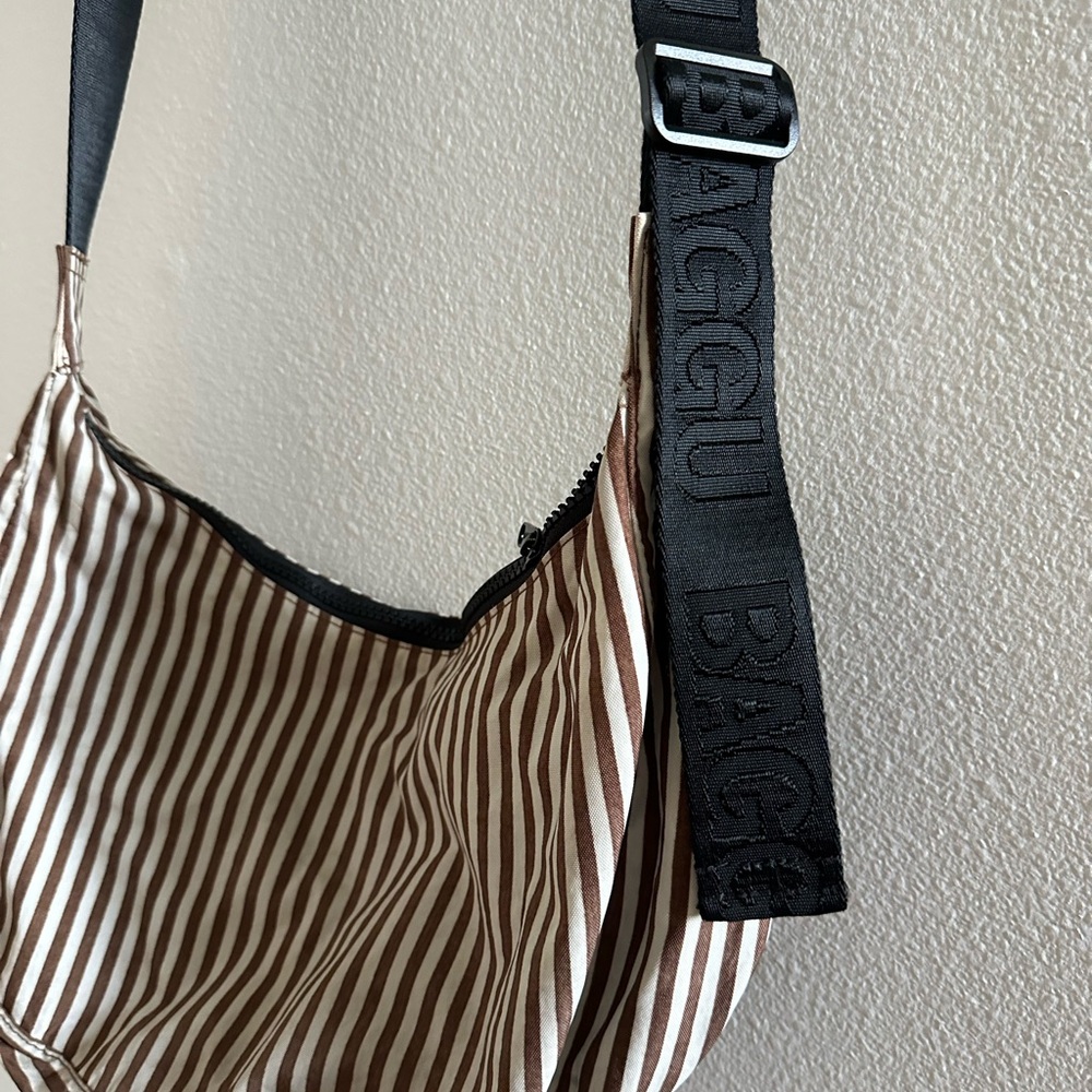Baggu medium crescent bag stripes